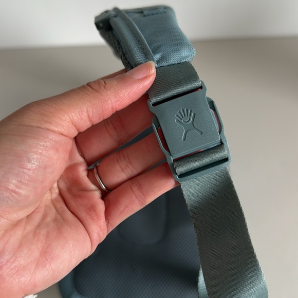 Hydro Flask Blue Sling Bag - Picture 8 of 8